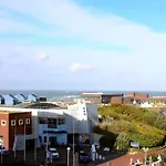Strandnahe Ferienwohnung, Zentral Gelegen, Wlan Und Balkon, Andreas Dirks-Str. 1